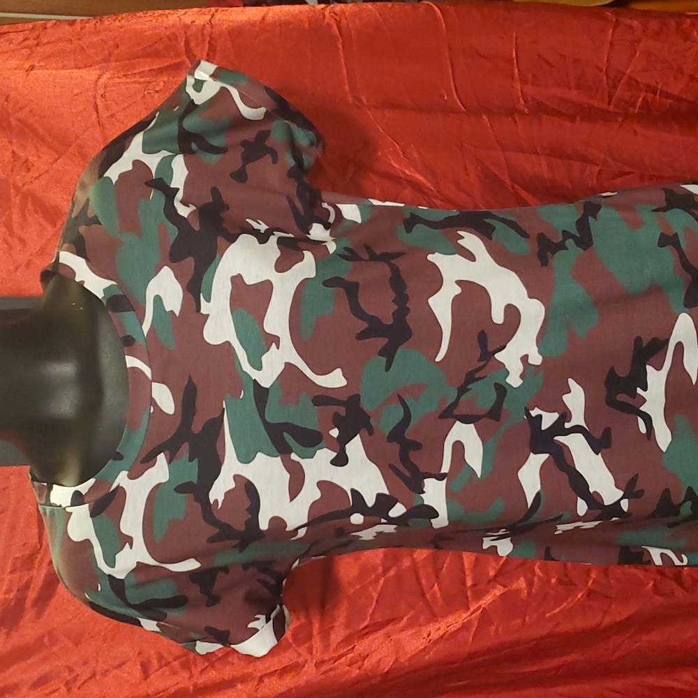 Camo long shirt/short dress perfect for leggings NWOT